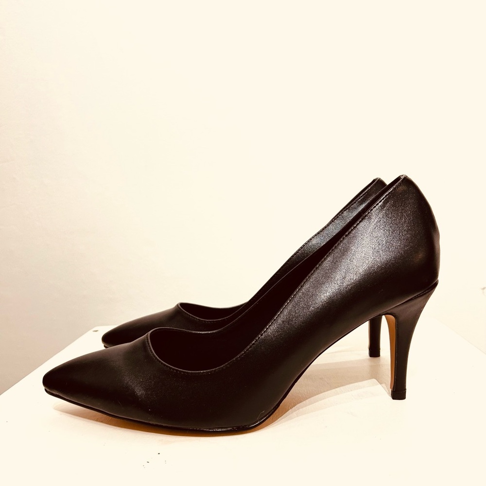 Sleek Black Leather Heels - Picture 6 of 8